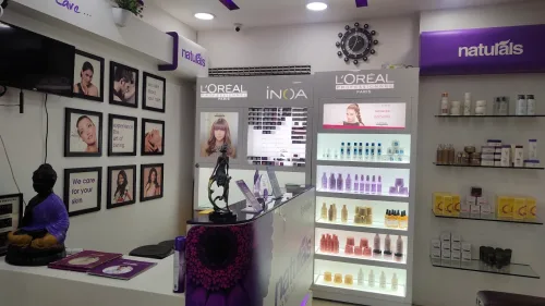 Naturals Salon logo